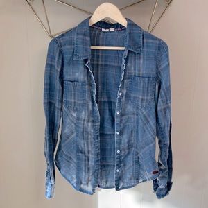 Roxy plaid blue faded denim shirt. Metal buttons, two front pockets. Size medium